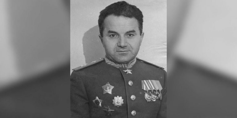 Советскому маршалу Сергею Худякову